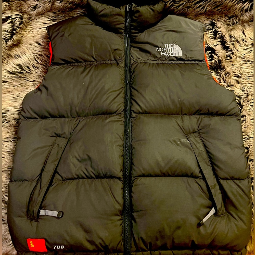 North face vest 7 Summits project 2006. Large Men’s. ELBRUS 5642 meters.